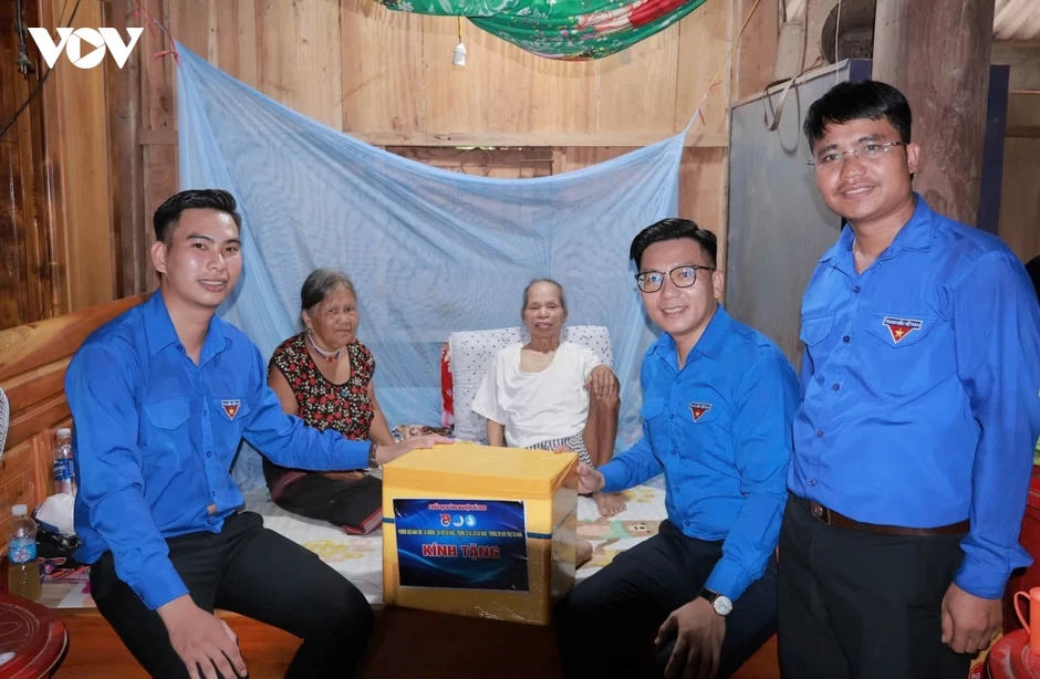 Tuổi trẻ Đà Nẵng hưởng ứng chiến dịch 30 ngày đêm hỗ trợ các xã biên giới Tuổi trẻ Đà Nẵng hưởng ứng chiến dịch 30 ngày đêm hỗ trợ các xã biên giới