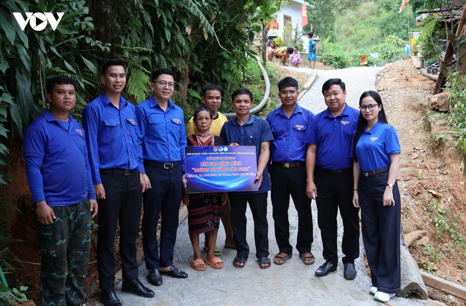 Tuổi trẻ Đà Nẵng hưởng ứng chiến dịch 30 ngày đêm hỗ trợ các xã biên giới Tuổi trẻ Đà Nẵng hưởng ứng chiến dịch 30 ngày đêm hỗ trợ các xã biên giới