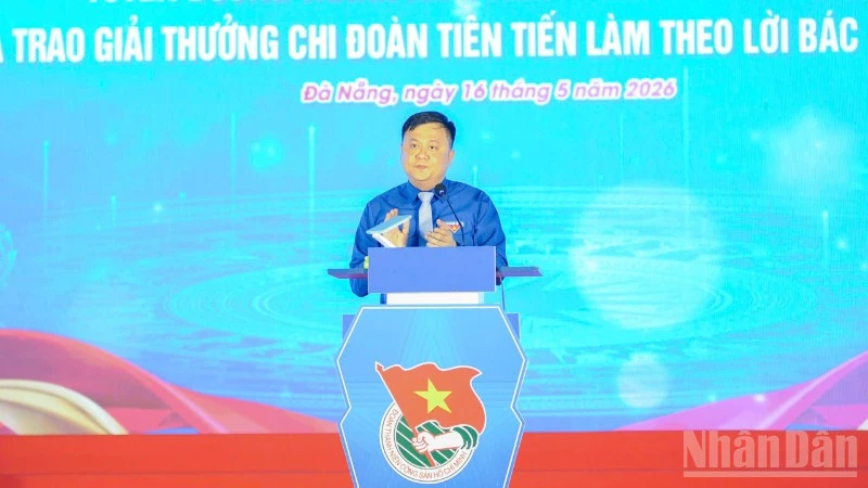 Tuổi trẻ Đà Nẵng rạng ngời trong cơn mưa bất chợt, thắp sáng lý tưởng làm theo lời Bác Tuổi trẻ Đà Nẵng rạng ngời trong cơn mưa bất chợt, thắp sáng lý tưởng làm theo lời Bác