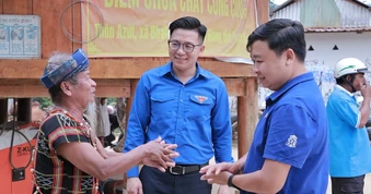 Tuổi trẻ Đà Nẵng sôi nổi hưởng ứng chiến dịch 30 ngày đêm hỗ trợ tại các xã biên giới