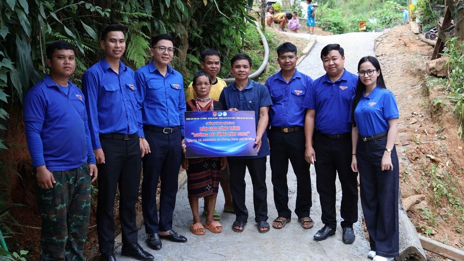 Tuổi trẻ Đà Nẵng sôi nổi hưởng ứng chiến dịch 30 ngày đêm hỗ trợ tại các xã biên giới