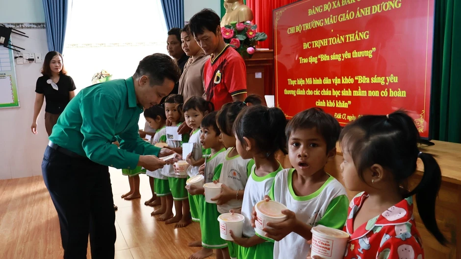 Tuổi trẻ Đồng Nai nêu cao tinh thần xung kích Tuổi trẻ Đồng Nai nêu cao tinh thần xung kích