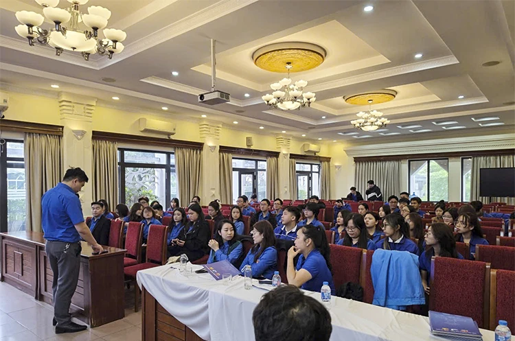 Tuổi trẻ Hà Nội sẵn sàng hỗ trợ cử tri trong 'Ngày hội non sông' Tuổi trẻ Hà Nội sẵn sàng hỗ trợ cử tri trong 'Ngày hội non sông'