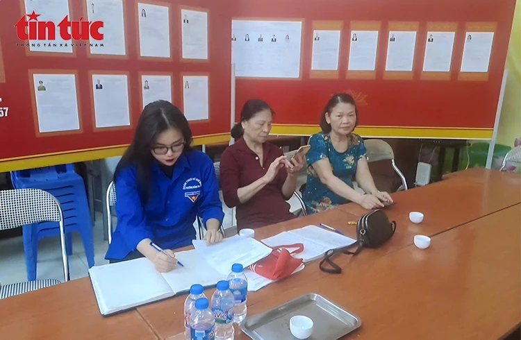 Tuổi trẻ Hà Nội sẵn sàng hỗ trợ cử tri trong 'Ngày hội non sông' Tuổi trẻ Hà Nội sẵn sàng hỗ trợ cử tri trong 'Ngày hội non sông'