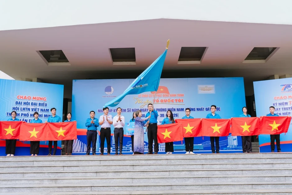Tuổi trẻ TP.HCM chào cờ và phát động hành trình 'Tôi yêu Tổ quốc tôi' Tuổi trẻ TP.HCM chào cờ và phát động hành trình 'Tôi yêu Tổ quốc tôi'
