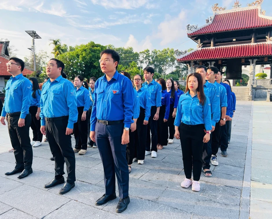Tuổi trẻ TP.HCM chào cờ và phát động hành trình 'Tôi yêu Tổ quốc tôi' Tuổi trẻ TP.HCM chào cờ và phát động hành trình 'Tôi yêu Tổ quốc tôi'