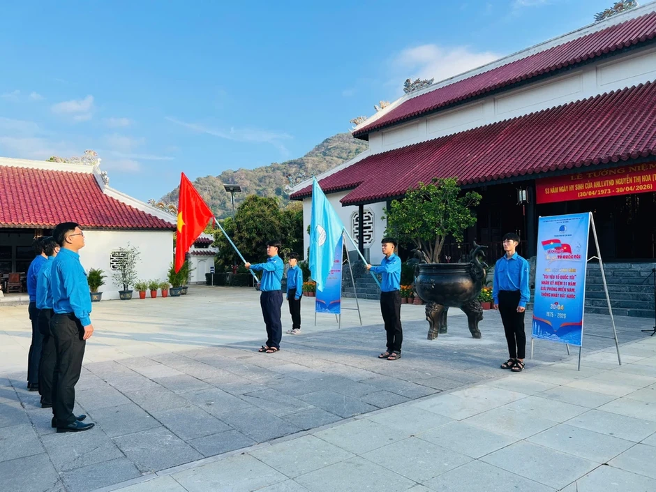 Tuổi trẻ TP.HCM chào cờ và phát động hành trình 'Tôi yêu Tổ quốc tôi' Tuổi trẻ TP.HCM chào cờ và phát động hành trình 'Tôi yêu Tổ quốc tôi'