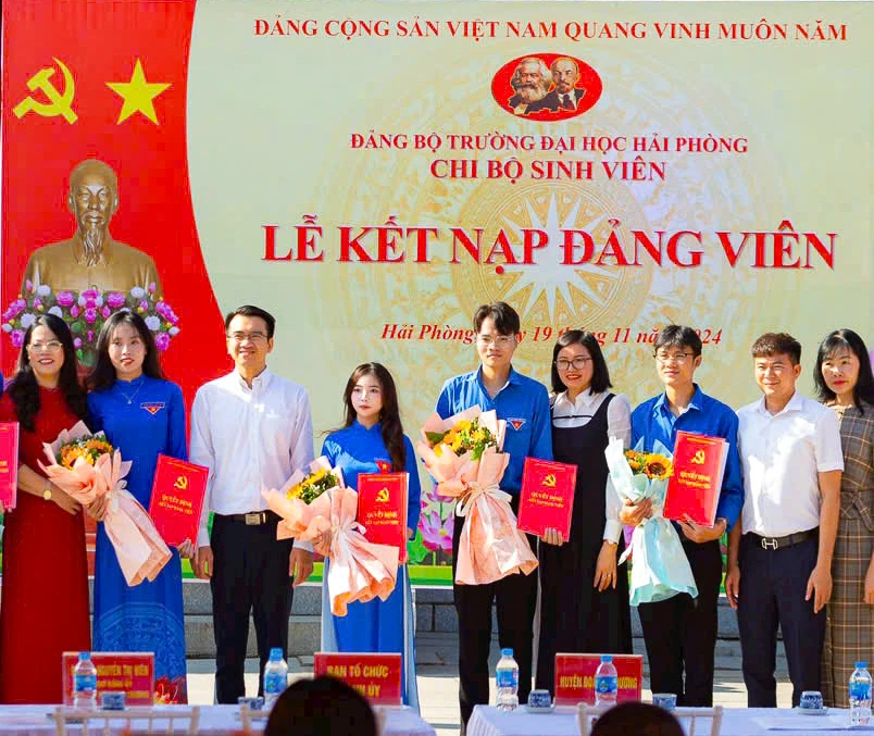 Tuổi trẻ trao niềm tin, gửi kỳ vọng vào ngày hội non sông Tuổi trẻ trao niềm tin, gửi kỳ vọng vào ngày hội non sông