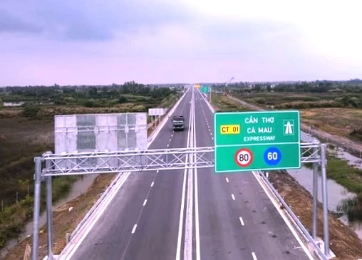 Tuyến cao tốc Hậu Giang – Cà Mau khai thác trở lại sau hơn 1 tháng tạm dừng Tuyến cao tốc Hậu Giang – Cà Mau khai thác trở lại sau hơn 1 tháng tạm dừng