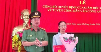 Tuyển dụng vợ của thiếu tá hy sinh trong lúc chống 'cát tặc' ở Khánh Hòa vào làm công an xã