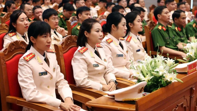 Tuyên dương 80 tấm gương tiêu biểu lực lượng Cảnh sát Quản lý hành chính về trật tự xã hội Tuyên dương 80 tấm gương tiêu biểu lực lượng Cảnh sát Quản lý hành chính về trật tự xã hội
