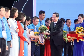 Tuyên dương Chủ tịch công đoàn cơ sở xuất sắc tiêu biểu trong đối thoại, thương lượng