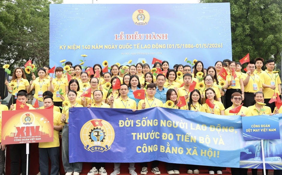 Tuyên dương Chủ tịch công đoàn cơ sở xuất sắc tiêu biểu trong đối thoại, thương lượng Tuyên dương Chủ tịch công đoàn cơ sở xuất sắc tiêu biểu trong đối thoại, thương lượng