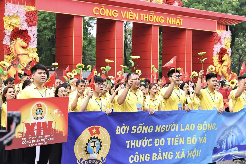 Tuyên dương Chủ tịch công đoàn cơ sở xuất sắc tiêu biểu trong đối thoại, thương lượng Tuyên dương Chủ tịch công đoàn cơ sở xuất sắc tiêu biểu trong đối thoại, thương lượng