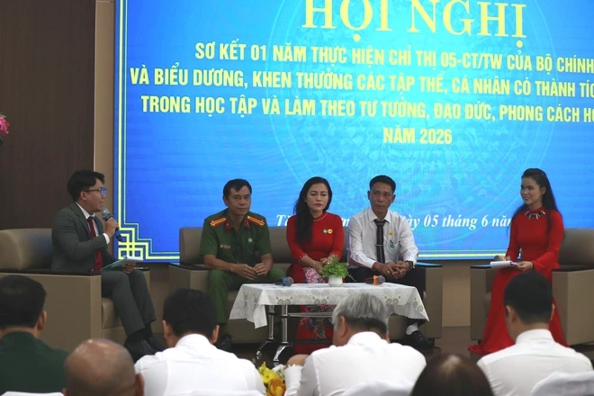 Tuyên dương gần 200 tập thể, cá nhân có thành tích xuất sắc trong việc học Bác Tuyên dương gần 200 tập thể, cá nhân có thành tích xuất sắc trong việc học Bác