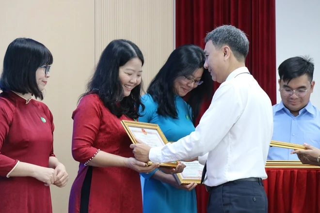 Tuyên dương gần 200 tập thể, cá nhân có thành tích xuất sắc trong việc học Bác Tuyên dương gần 200 tập thể, cá nhân có thành tích xuất sắc trong việc học Bác
