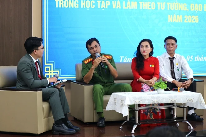 Tuyên dương gần 200 tập thể, cá nhân có thành tích xuất sắc trong việc học Bác Tuyên dương gần 200 tập thể, cá nhân có thành tích xuất sắc trong việc học Bác