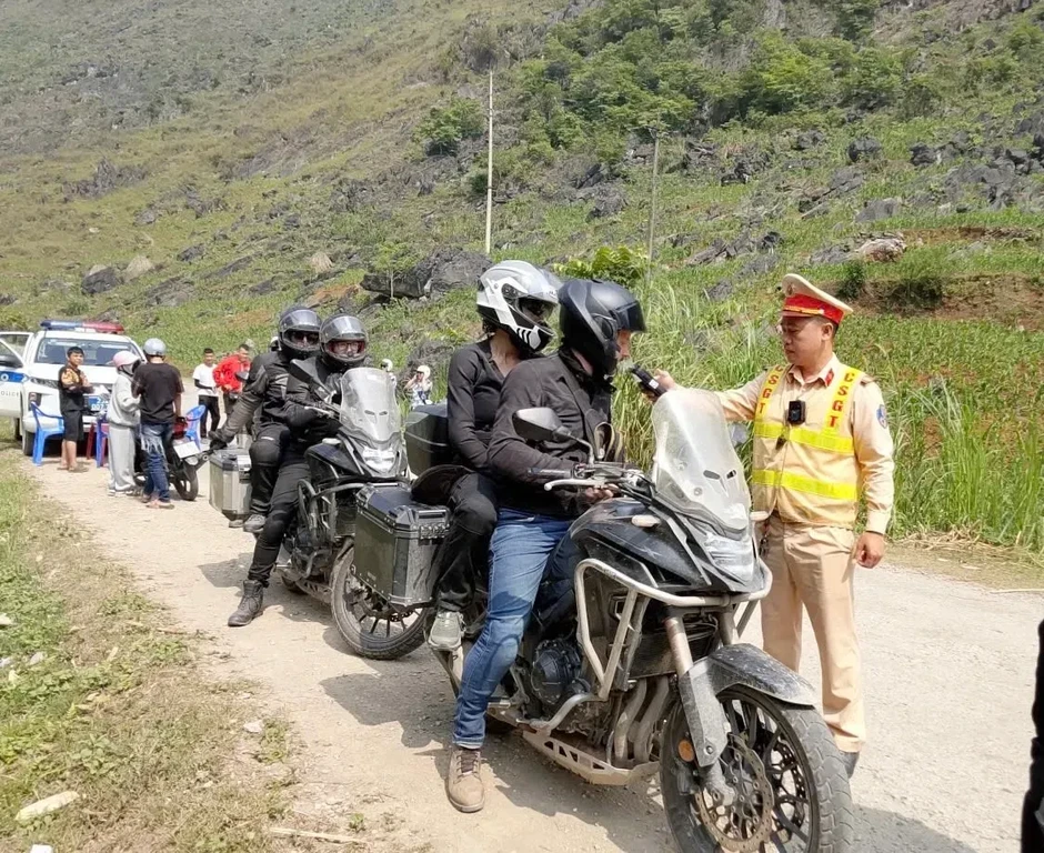 Tuyên Quang chấn chỉnh tour du lịch bằng xe máy Tuyên Quang chấn chỉnh tour du lịch bằng xe máy