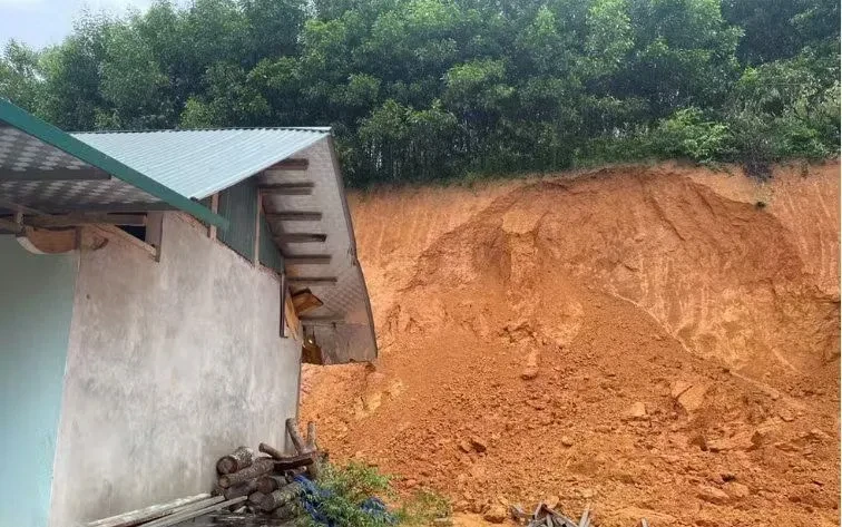 Tuyên Quang: Khẩn cấp di dời người dân khỏi vùng sạt lở ở xã Lùng Tám Tuyên Quang: Khẩn cấp di dời người dân khỏi vùng sạt lở ở xã Lùng Tám