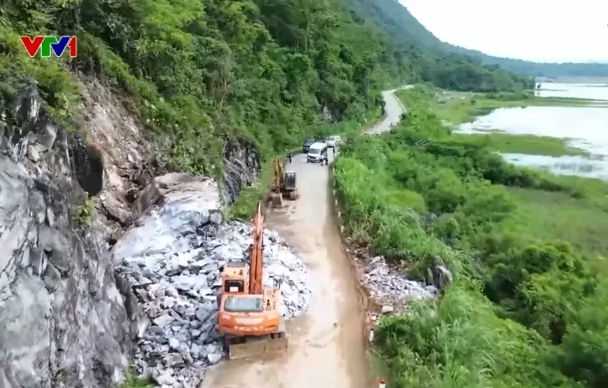 Tuyên Quang khẩn trương xử lý sạt lở, bảo đảm an toàn trên tuyến đường huyết mạch Tuyên Quang khẩn trương xử lý sạt lở, bảo đảm an toàn trên tuyến đường huyết mạch
