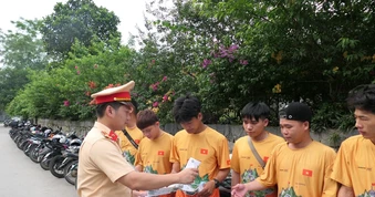 Tuyên Quang phổ biến pháp luật, kỹ năng lái xe an toàn cho các doanh nghiệp lữ hành