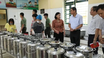 Tuyên Quang tạm đình chỉ công tác hiệu trưởng trường mầm non để xác minh vụ việc an toàn thực phẩm