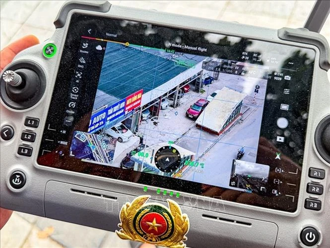 UAV hỗ trợ phát hiện vi phạm, xử lý điểm nghẽn giao thông tại Hà Nội UAV hỗ trợ phát hiện vi phạm, xử lý điểm nghẽn giao thông tại Hà Nội