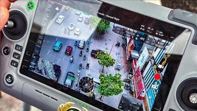 UAV hỗ trợ phát hiện vi phạm, xử lý điểm nghẽn giao thông tại Hà Nội UAV hỗ trợ phát hiện vi phạm, xử lý điểm nghẽn giao thông tại Hà Nội