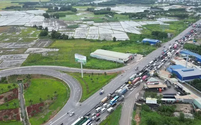 Ùn tắc kéo dài trên Quốc lộ 51 kết nối cao tốc Thành phố Hồ Chí Minh - Long Thành - Dầu Giây Ùn tắc kéo dài trên Quốc lộ 51 kết nối cao tốc Thành phố Hồ Chí Minh - Long Thành - Dầu Giây