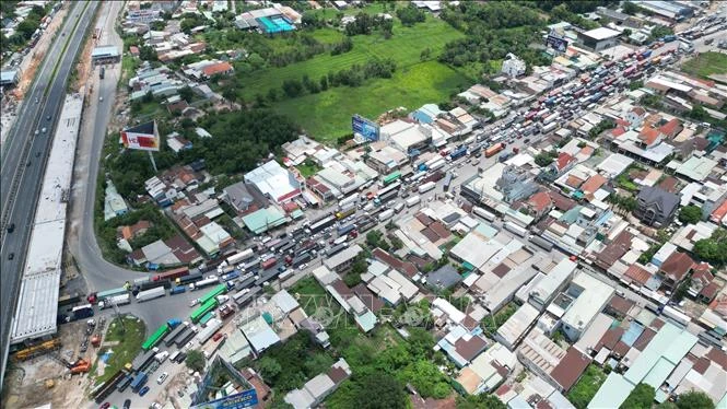 Ùn tắc kéo dài trên Quốc lộ 51 kết nối cao tốc TP Hồ Chí Minh - Long Thành - Dầu Giây Ùn tắc kéo dài trên Quốc lộ 51 kết nối cao tốc TP Hồ Chí Minh - Long Thành - Dầu Giây