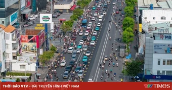 Ùn ứ sau khi đảo chiều làn xe trên đường Cộng Hòa (TP Hồ Chí Minh)