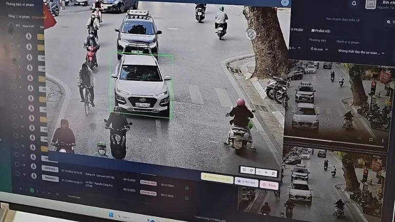 Ứng dụng camera AI từng bước xử lý "điểm nghẽn" giao thông Thủ đô