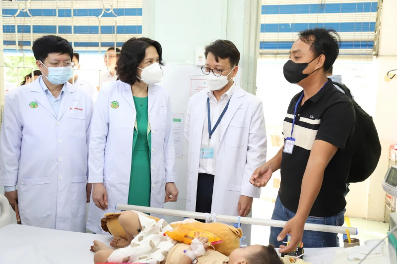 Ứng phó dịch tay chân miệng: Không để lây nhiễm chéo, hạn chế thấp nhất tử vong Ứng phó dịch tay chân miệng: Không để lây nhiễm chéo, hạn chế thấp nhất tử vong