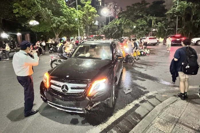 Uống bia rượu, tài xế Mercedes tông xe liên hoàn Uống bia rượu, tài xế Mercedes tông xe liên hoàn