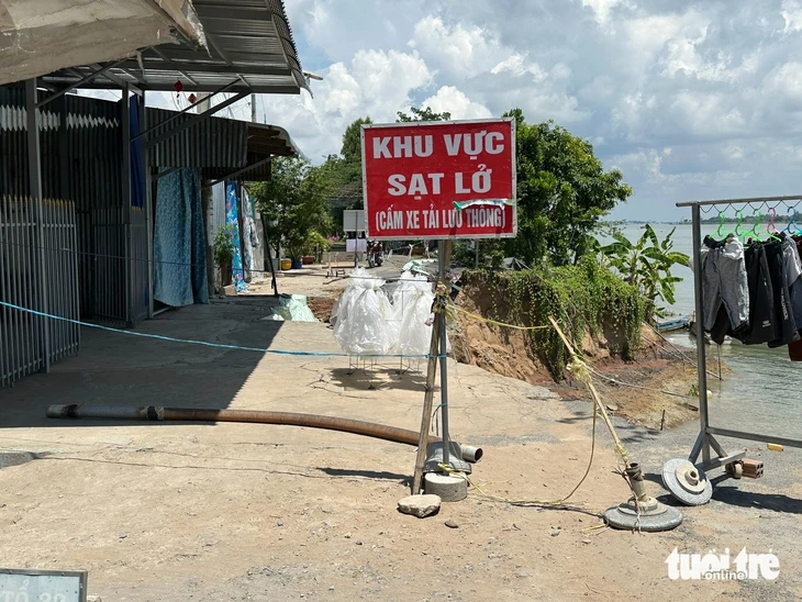 Ưu tiên bố trí tái định cư cho các hộ gia đình bị sạt lở bên bờ sông Tiền Ưu tiên bố trí tái định cư cho các hộ gia đình bị sạt lở bên bờ sông Tiền