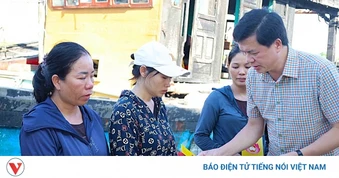 Ủy ban Mặt trận Tổ quốc Việt Nam tỉnh Nghệ An hỗ trợ 5 chủ tàu cá bị cháy