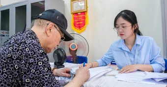 Ủy quyền nhận lương hưu mỗi năm làm lại một lần, người già mong nới thời hạn