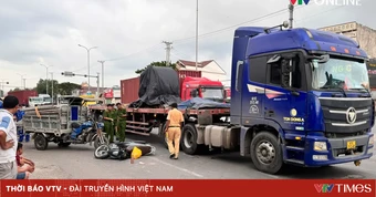 Va chạm giữa xe đầu kéo và mô tô khiến hai người thương vong