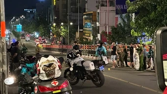 Va chạm liên hoàn trên cầu vượt Hoàng Hoa Thám, 2 người thương vong