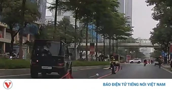 Va chạm với ô tô Mercedes G63 trên đường Đào Tấn, người đi bộ tử vong