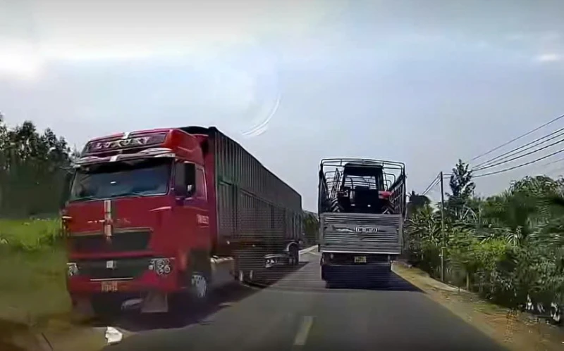 Va chạm với xe đầu kéo, hai người đi xe máy tử nạn trên quốc lộ 19C Va chạm với xe đầu kéo, hai người đi xe máy tử nạn trên quốc lộ 19C