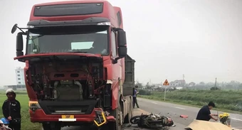 Va chạm xe đầu kéo, tài xế đi xe máy tử vong