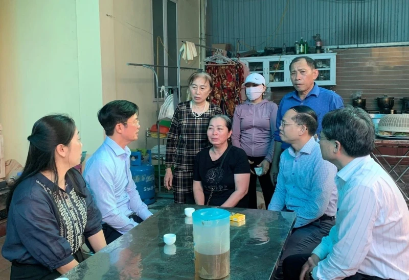 Vận dụng tối đa chính sách để hỗ trợ gia đình ngư dân có 2 mẹ con gặp nạn Vận dụng tối đa chính sách để hỗ trợ gia đình ngư dân có 2 mẹ con gặp nạn