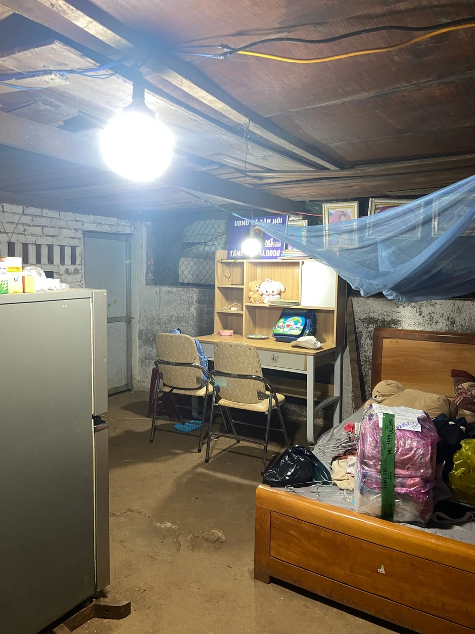 Về tận nơi vụ 4 chị em mồ côi: Người dì “không dám ra đường” vì bị nhầm là mẹ ruột, địa phương nói gì? Về tận nơi vụ 4 chị em mồ côi: Người dì “không dám ra đường” vì bị nhầm là mẹ ruột, địa phương nói gì?