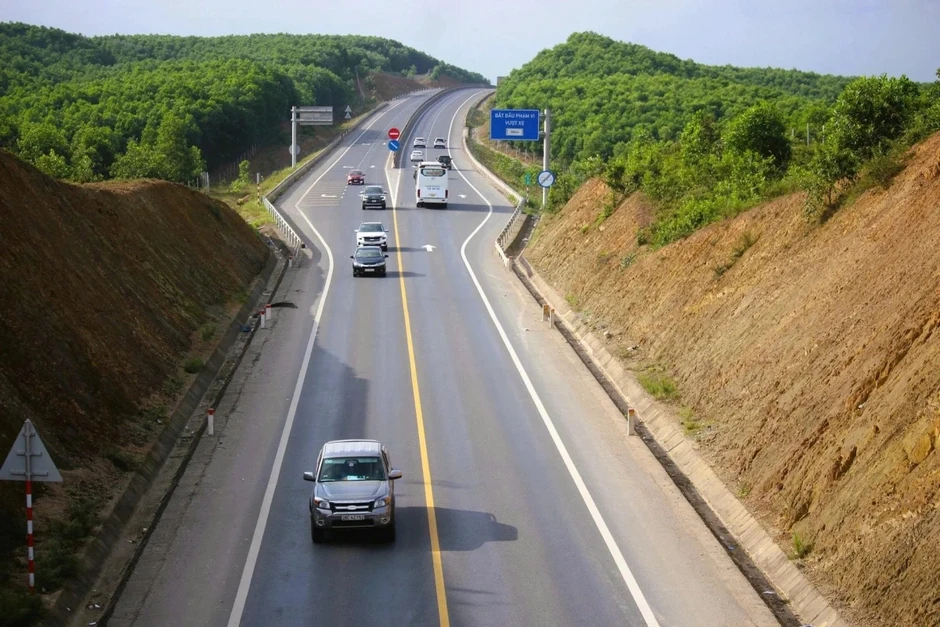 Vì sao các con đường đều cần có làn vượt riêng? Vì sao các con đường đều cần có làn vượt riêng?