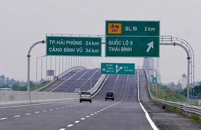 Vì sao cần tổ chức làn vượt trên cao tốc? Vì sao cần tổ chức làn vượt trên cao tốc?