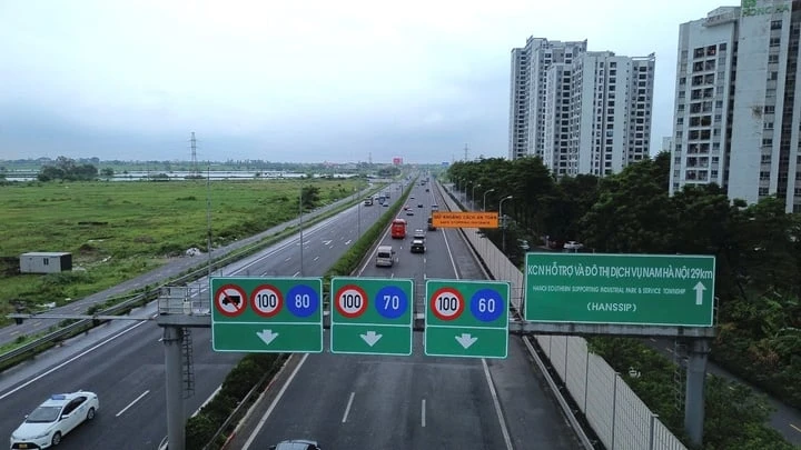 Vì sao Cục CSGT đề xuất dùng làn sát dải phân cách giữa trên cao tốc để vượt xe? Vì sao Cục CSGT đề xuất dùng làn sát dải phân cách giữa trên cao tốc để vượt xe?