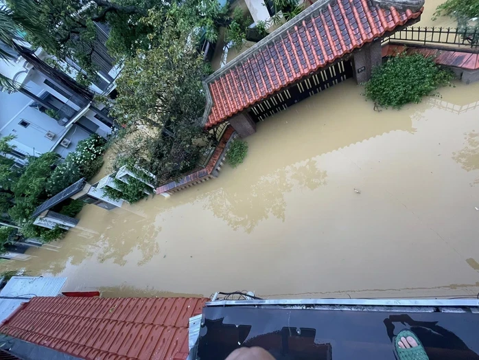 Vì sao một số phường ở Huế phát tiền hỗ trợ lũ lụt vào... mùa hè? Vì sao một số phường ở Huế phát tiền hỗ trợ lũ lụt vào... mùa hè?