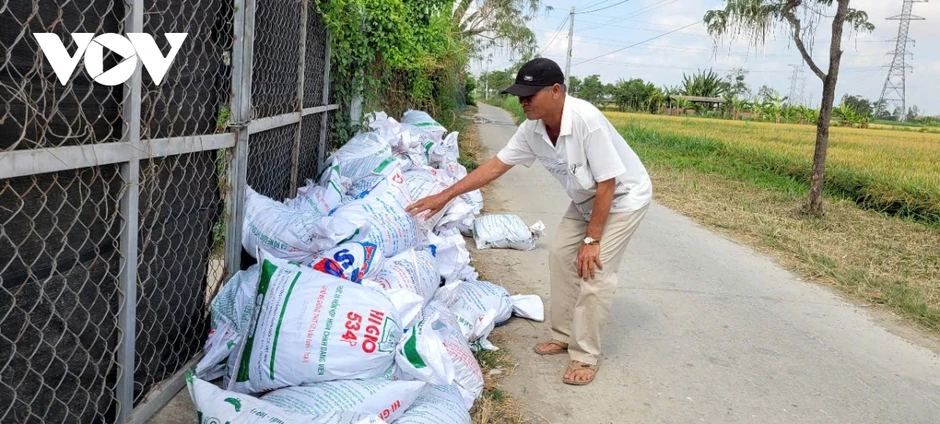 Vì sao nhiều người dân ở Đồng Tháp phải đóng kín cửa nhà khi ăn cơm? Vì sao nhiều người dân ở Đồng Tháp phải đóng kín cửa nhà khi ăn cơm?