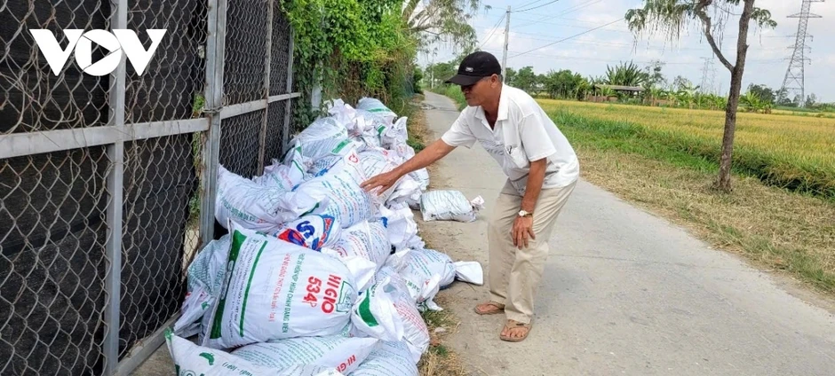 Vì sao nhiều nhà ở Đồng Tháp phải đóng kín cửa khi ăn cơm? Vì sao nhiều nhà ở Đồng Tháp phải đóng kín cửa khi ăn cơm?